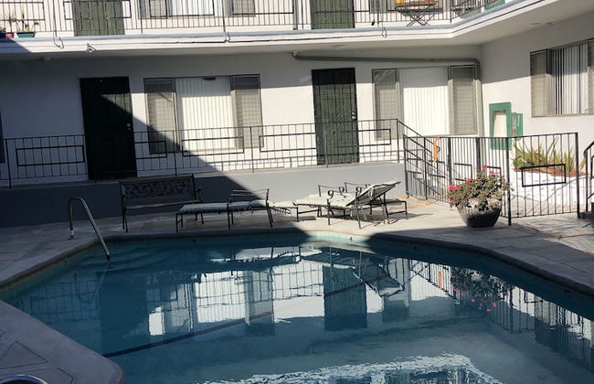 Hollywood Business Suites - Foto 29