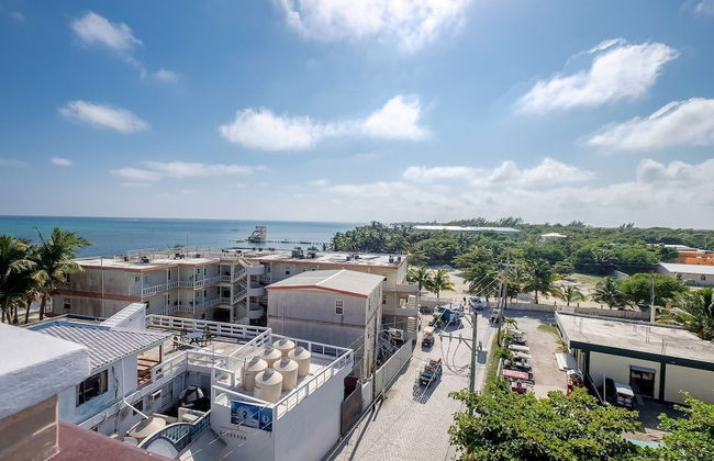 Tropicana Condominiums - Foto 41