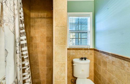 1 Block to Sims Park Spacious Getaway with Balcony - Foto 22