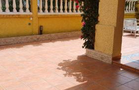 Adosado/casa con terraza y buhardilla. Playa El Perelló - Foto 11