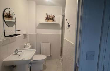 Luxury Contractor 4 Bed Home Sleeps 8 Cardiff Airport Parking - Foto 20