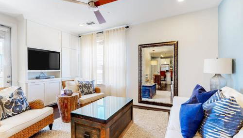 Water-View Condo with Balcony, Smart TVs, Washer/Dryer and Pool - Foto 4