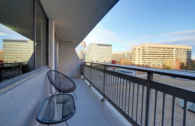 Stay with Comfort in Crystal City - Foto 27