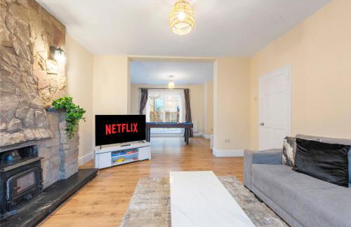 Spacious 6-Bed with Pool Table Desks in every room - Foto 1