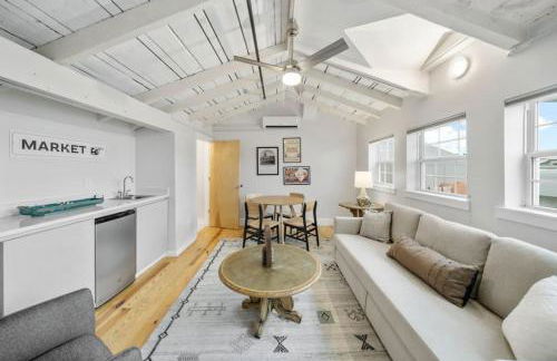 Huge Retrea w Rooftop Deck Stay At Farmers Market - Foto 41