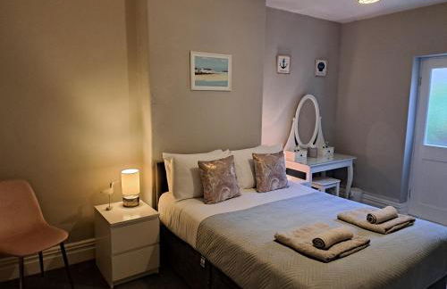 Llandudno apartment, quirky pub with tropical beer garden - Foto 13