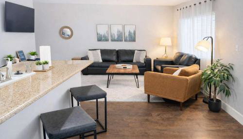 Condo with Sauna & Fitness Center, Extended Stay Savings - Foto 3