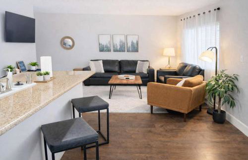 Condo with Sauna & Fitness Center, Extended Stay Savings - Foto 2