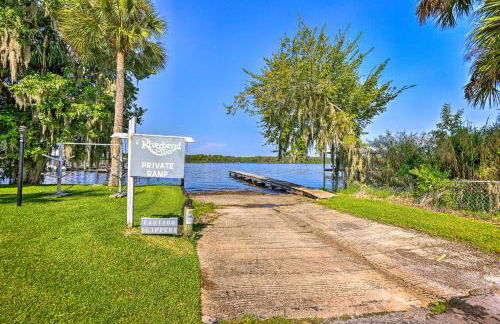 Pool Access and Lanai Riverfront Welaka Condo! - Foto 23