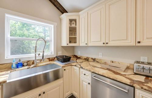 Beautiful Franklin Home with Bunkhouse and Hot Tub! - Foto 11