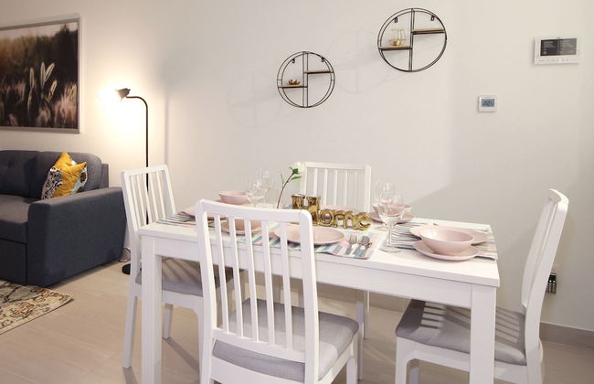 Luxury StayCation - Spacious Apartment Amidst Lush Green Parks - Photo 17