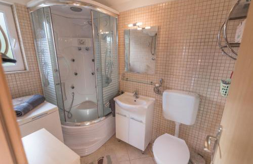 Holiday home Leko with outdoor pool and hot tub , can fit 22 people - Foto 61