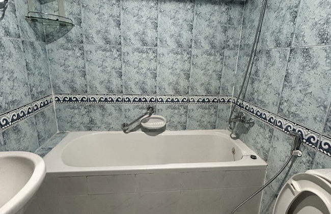 Deluxe Shared Master Bedrooms in Deira - Photo 7