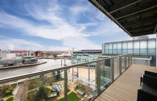 Waterfront Panorama – 2BR + Balcony, Near Stadium - Foto 12