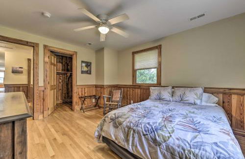 Remodeled Pittsboro Farmhouse Sitting on 220 Acres - Foto 11