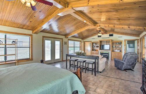 Pet-Friendly Efficiency Cottage with Pool! - Foto 18