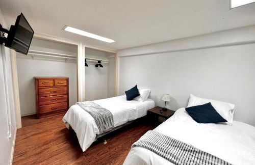 Newly Remodeled spacious units, minutes from mountains, inlet, downtown and airport - Photo 19