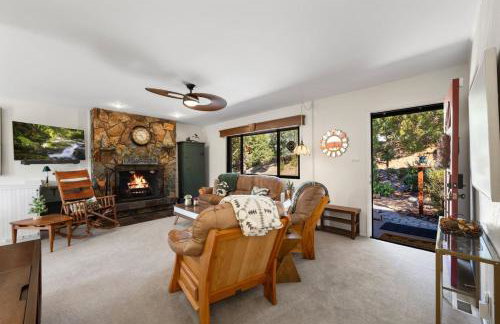 Pine Nest Retreat Saloon and Scenic Views - Foto 4