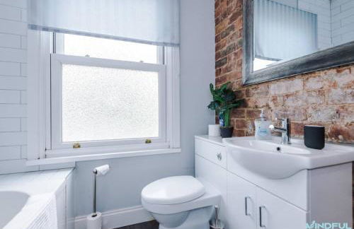 5BR House, Sleeps 10 guests - Free Parking - Business & Contractor Stays - Foto 32