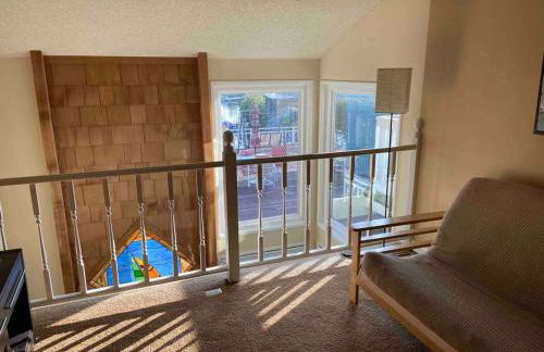 Waterfront Sleeps 6 near Marina with Hot Tub - Foto 23