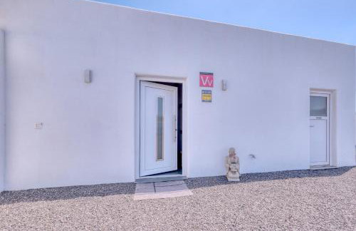 Chalet Emily Alpine Chic with Hot Tub and Ocean View By Lanzarote Vacation Homes - Foto 57