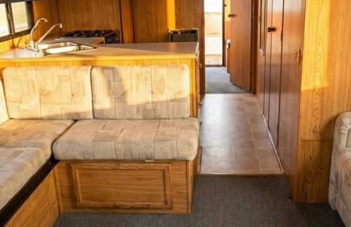 Cozy Houseboat - Northern Vintage - Sleeps 8 - Dinning Boat - Fast Wi-Fi HB08 - Foto 4