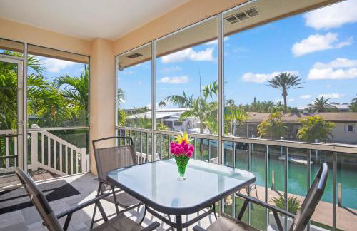 NEW!Paradise PalmsDockPoolKayaks GrillView! - Foto 18