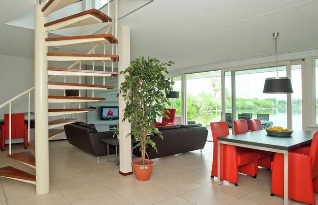 Villa in Maaspark With Sauna and Lake Views - Photo 5