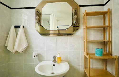 ILIOCHARI sea view apartments Oropos - Kalamos - Foto 49