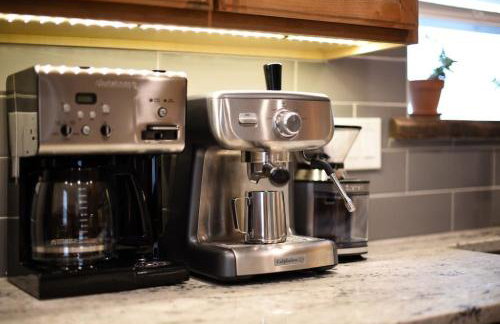 HostWise Stays - The Larryville - Amazing Bathroom, Perfect Location, Custom Build - Foto 19