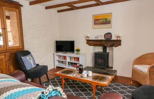 Characterful and quirky cottage in beautiful Pembs - Photo 19