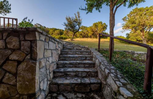 Beautiful Lakeside Rental with Hot-Tub in Igram, Texas, Perfect for Family Glamping Trips - Foto 49