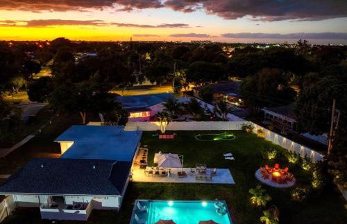 Palms Oasis with Salt Pool Movies Firepit Golf - Photo 52