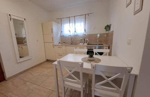 Apartments Ana Žaborić, 50 m od šljunčane plaže - Foto 33