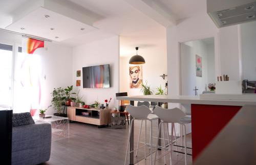 Le Remarquable à Saint Martin d'Hères - Situé au Calme - Proche de Grenoble des Centre de Formations et du Campus - 1 Lit King Size et un lit simple - Climatisation - Balcon - Parking gratuit - Vue montagne - Proche Station de Ski - Foto 1