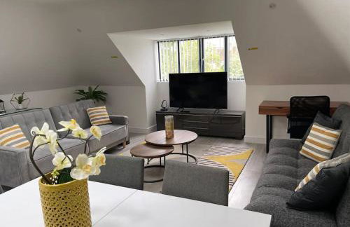 Orchid Lodge - Two Bed Generous Flat - Parking, Netflix, WIFI - Close to Blenheim Palace & Oxford - F4 - Photo 11