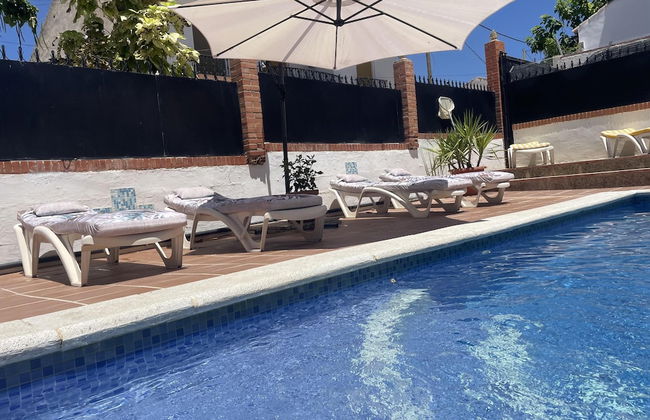 Lovely 10-bed Villa With Private Pool & Garden - Foto 22