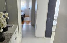 Laura Exclusive, dizajnerski uređen stan, izvrsno opremljen, self check-in - Foto 4