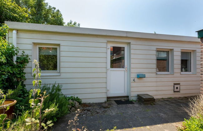 Cozy Holiday Home 3 Minutes From the Beach! - Photo 16