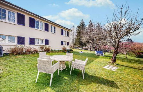 1 Bedroom Amazing Apartment In Treignac - Foto 1