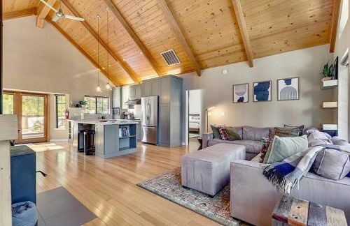 Private Ski, Lake & Golf Chalet! Walk to Lake - Foto 27