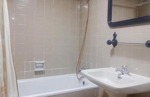 Two-bedroom apartment, central location, with terrace, WiFi, and metro nearby - Photo 14