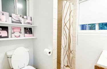 Relaxed and Cozy Poolside Studio - LOU2 - BUR - Foto 6