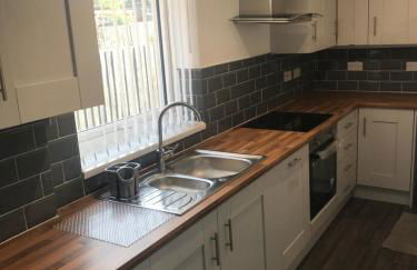 3BR Grantham Retreat, Perfect for Work Stays & Parking - Foto 11