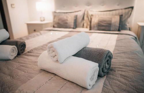 Luxury 2 bedrooms, Private Heated Pool - EHHouse - Photo 20