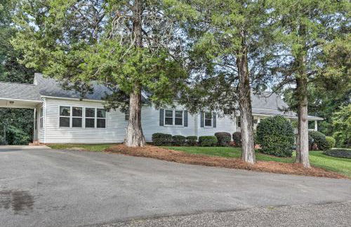 Family Home with Fire Pit, 2 Mi to Lake Access - Foto 33