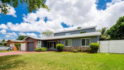 Waterfront 2-Story Villa with Heated Pool - Foto 2