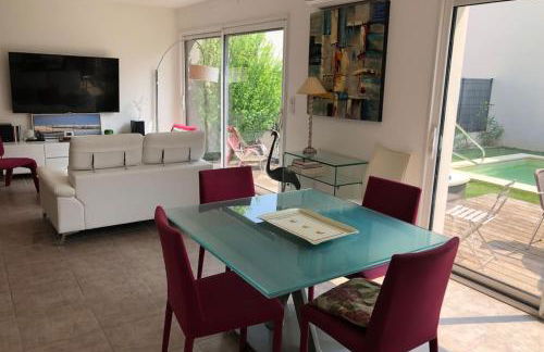 Agréable et lumineuse maison t4 air conditionné piscine jacuzzi parking - Foto 50