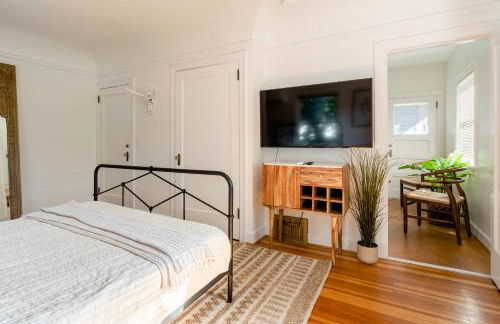 Stay Portland - 1892 Bohemian Dream Studio in Ladd's Addition - Photo 9