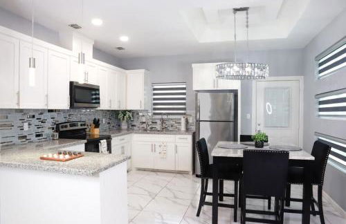 2BR Luxe Home Near Downtown Pharr - Foto 2